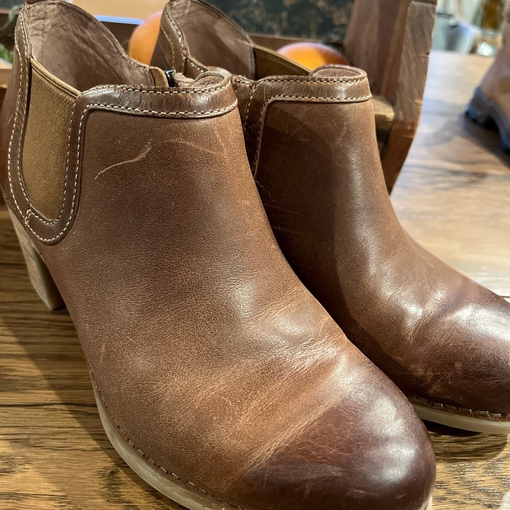 Dansko Harlene Size 38/8 Brown Leather Zip Booties